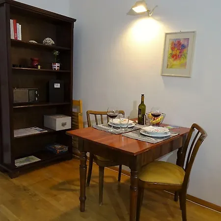 Charming, Central, Spacious アパート *